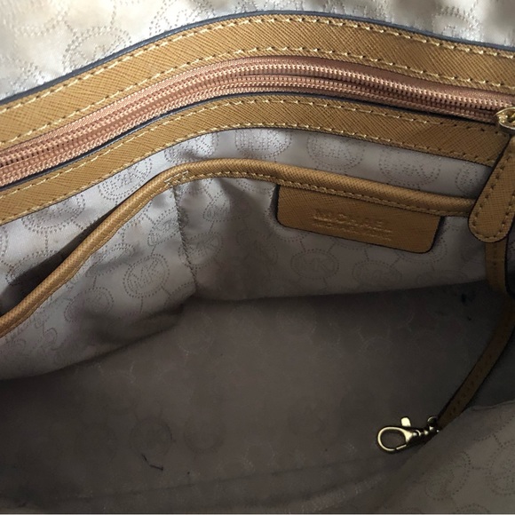 Michael Kors Handbag - Picture 8 of 8